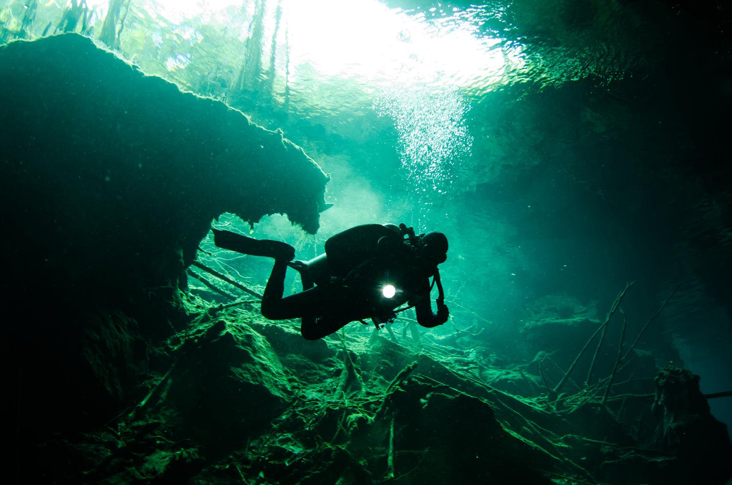 diver enter cave
