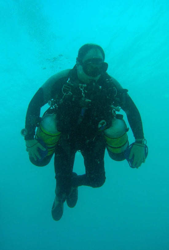 Evan Graver diving side mount